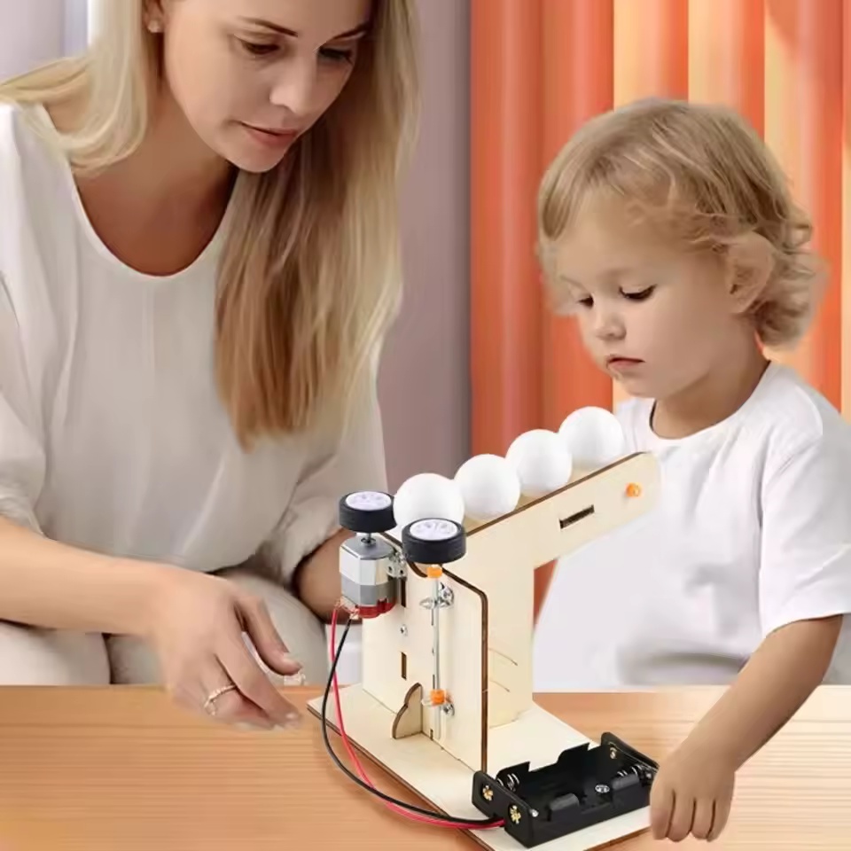 Automatyczna maszyna do podawa – Kinetic Kids Education recenzja i cena
